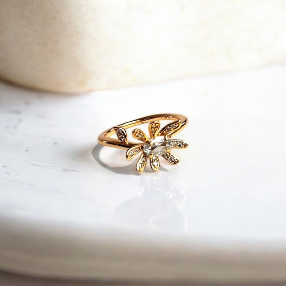 Pretty Bird Daisy Flower Ring - 18K Rose Gold Plated - Size 8 - NWOT - Picture 2 of 7